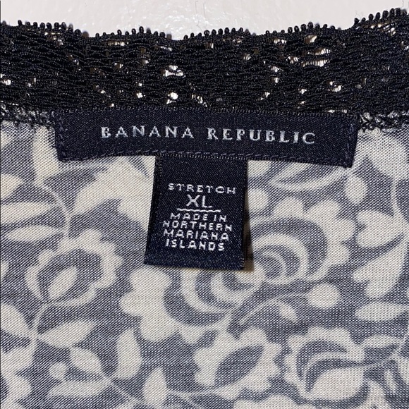 Banana Republic B&W Floral with Lace V Neck - Picture 2 of 12